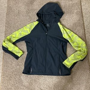 Brooks women’s lightweight running jacket size M